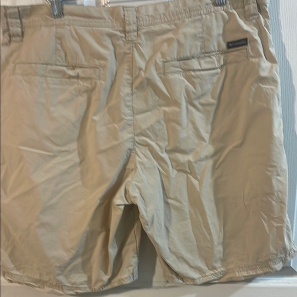 Columbia Men's Tan Flat Front Shorts - Picture 3 of 7